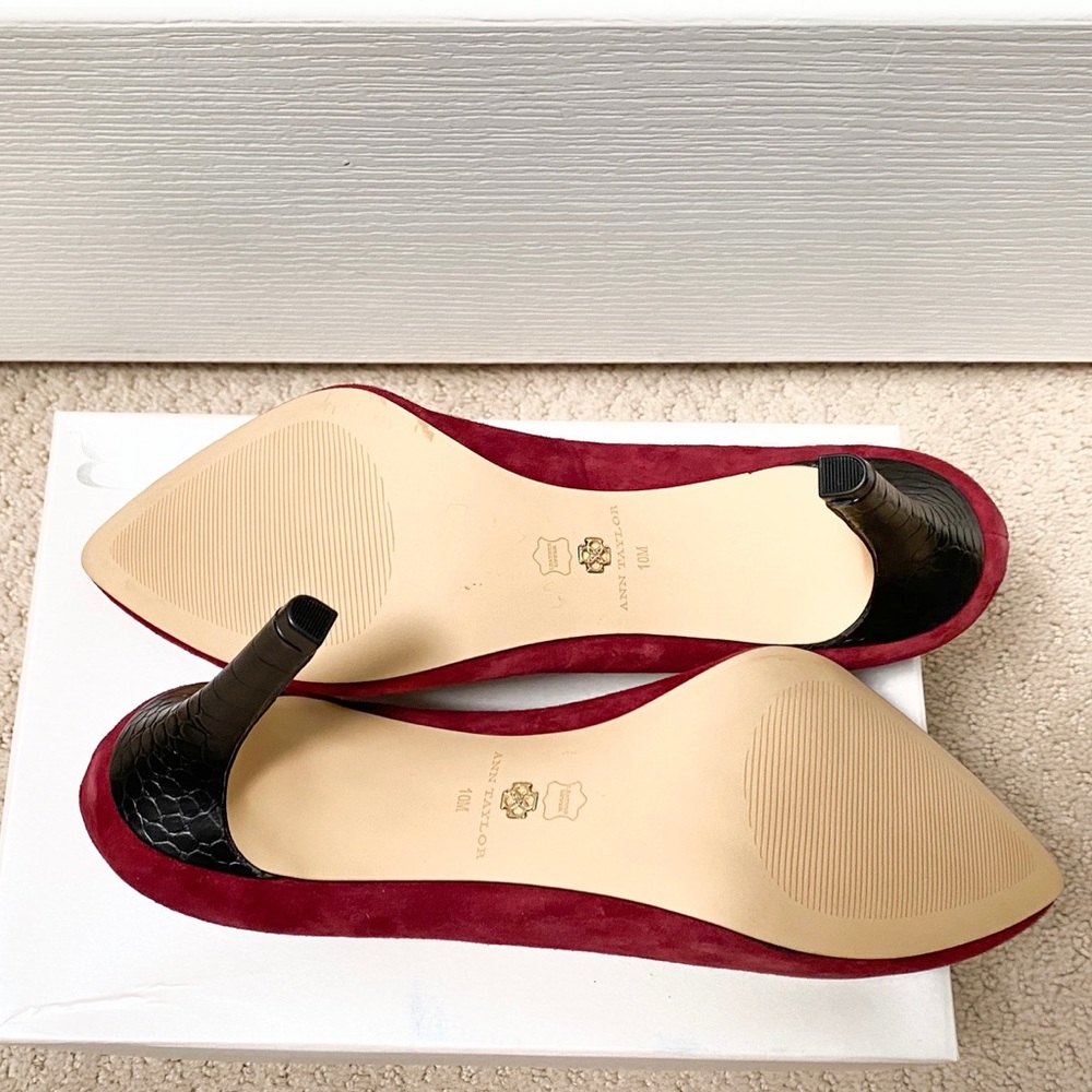 BRAND NEW Ann Taylor Burgundy Siren Suede Kenzie Pump Size 10 - Picture 4 of 5